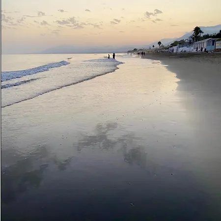 Сasa de vacaciones Casita En Playa Costabella, Marbella